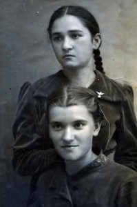 Дзера с подругой, 9 класс